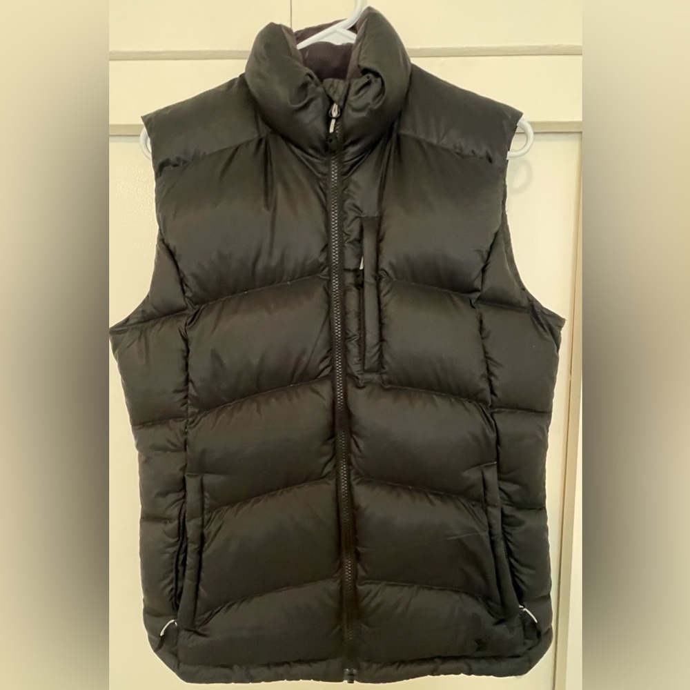 Women's Black Puffer Vest. Size Small. Fleece-lined Hand Pockets.
